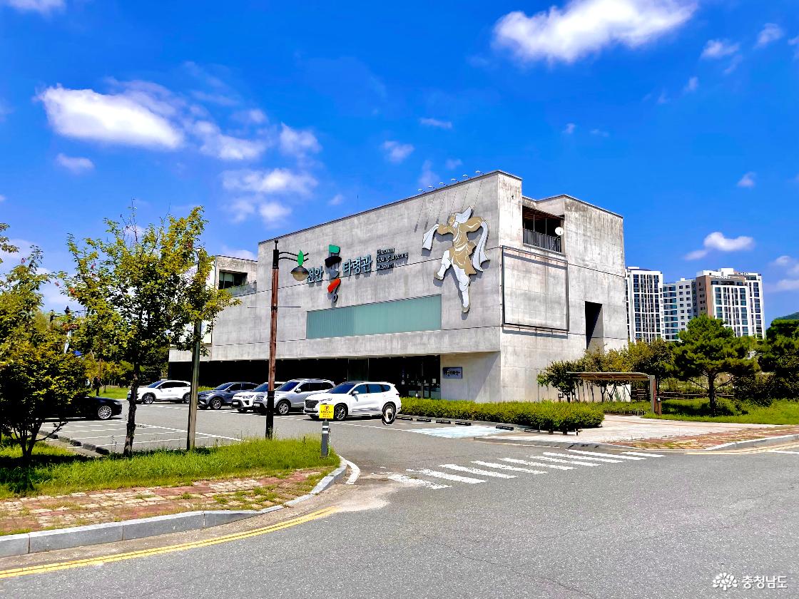 천안흥타령관의 측면을 담은 사진