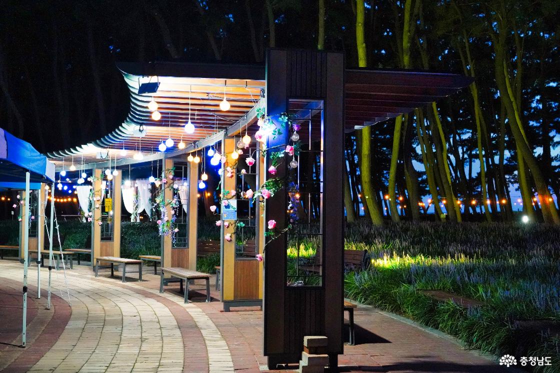 밤이 되어도 여전히 빛나는 곳