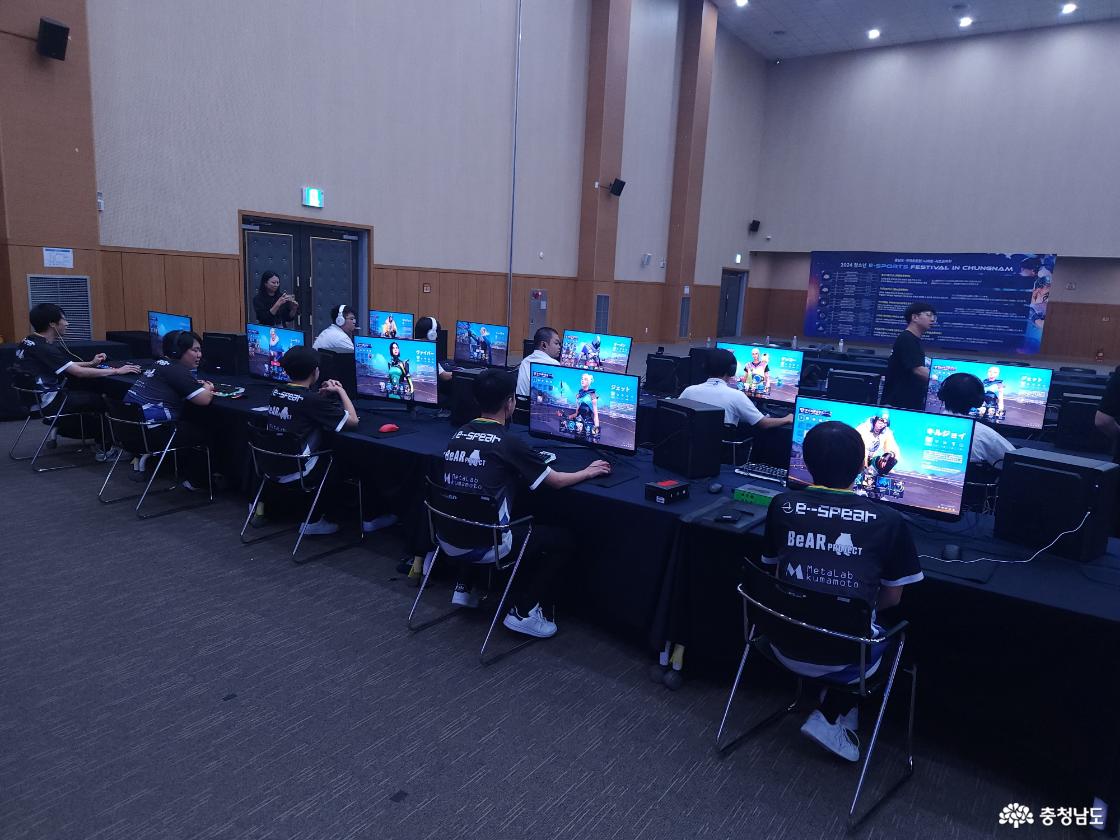 지난해 개최한 이스포츠 친선 교류전에 참가한 일본 구마모토현 치하라다이고등학교 학생들의 모습
