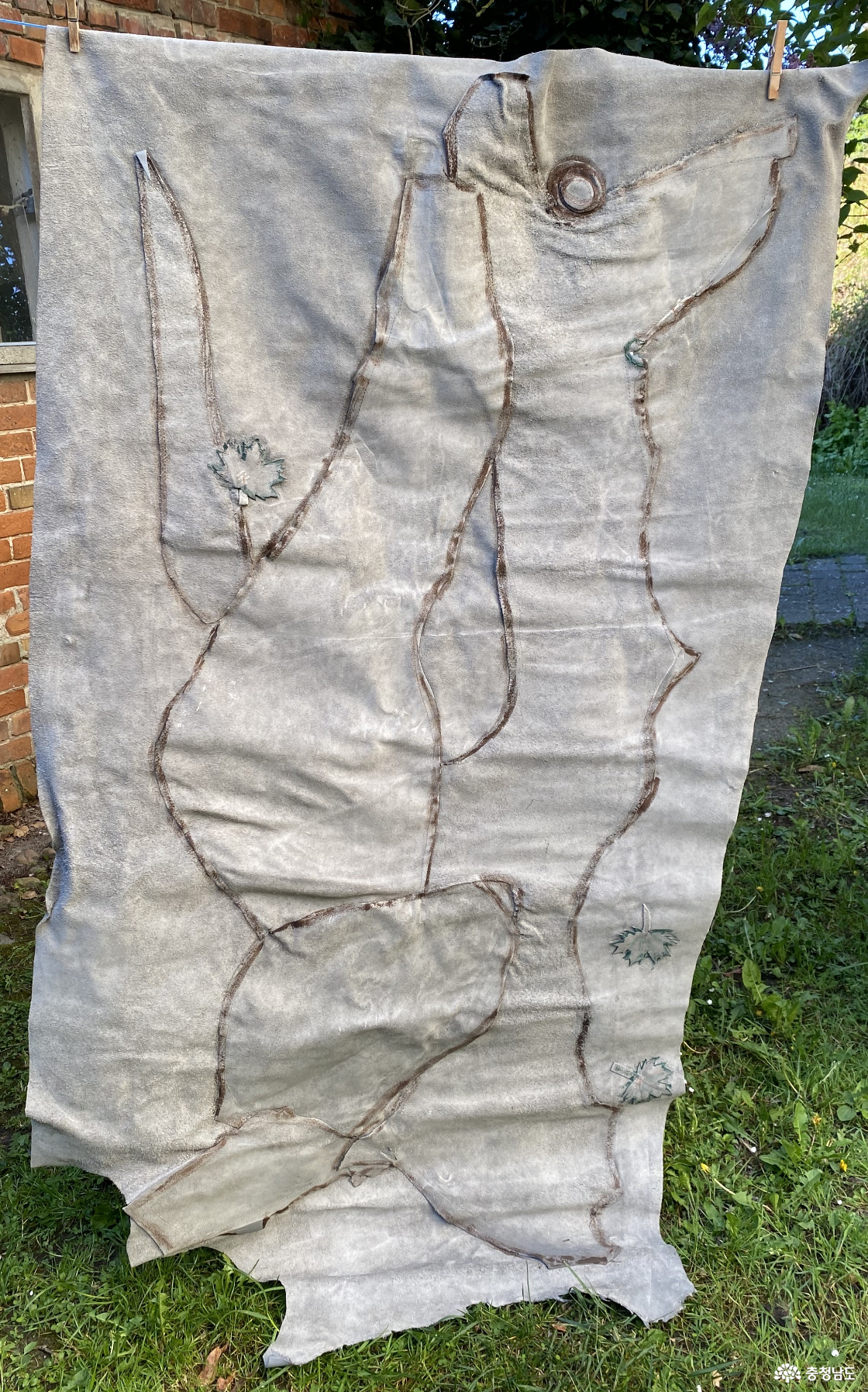 사비네 호르첵 Sabine Horatschek 가죽나무 she-tree, 178 x 100 cm, Leder, 2019