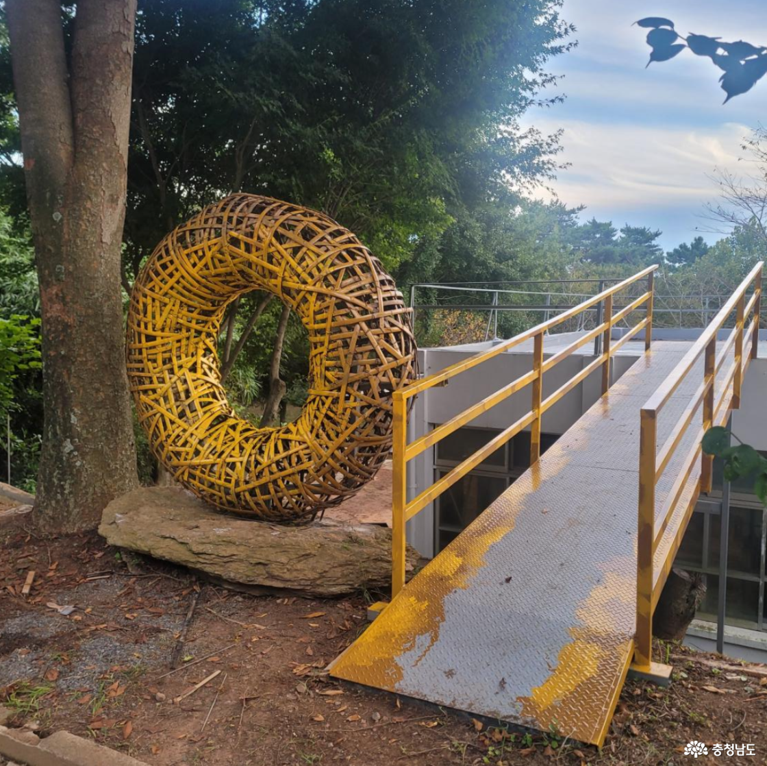 안치수 <아트 브릿지(Art Bridge)> 300cm x 600cm x 280cm Mixed media