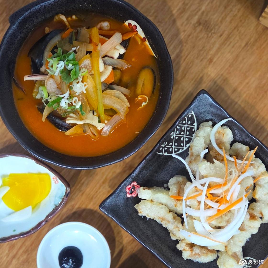 강짬뽕에서 주문한 탕수육과 짬뽕 모습입니다. 탕수육은 찍먹으로 주셨네요!