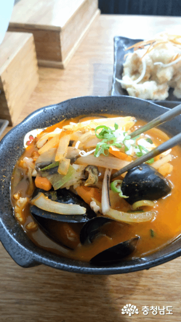 건더기가 푸짐해서 젓가락도 잘 안들어갔던 짬뽕!