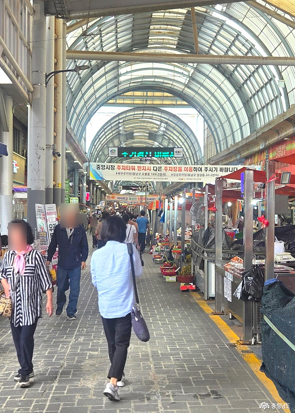 여기는 북문 쪽으로 나가는 길입니다. 제가 월요일에 방문해서 휴무인 점포들도 종종 보였습니다.