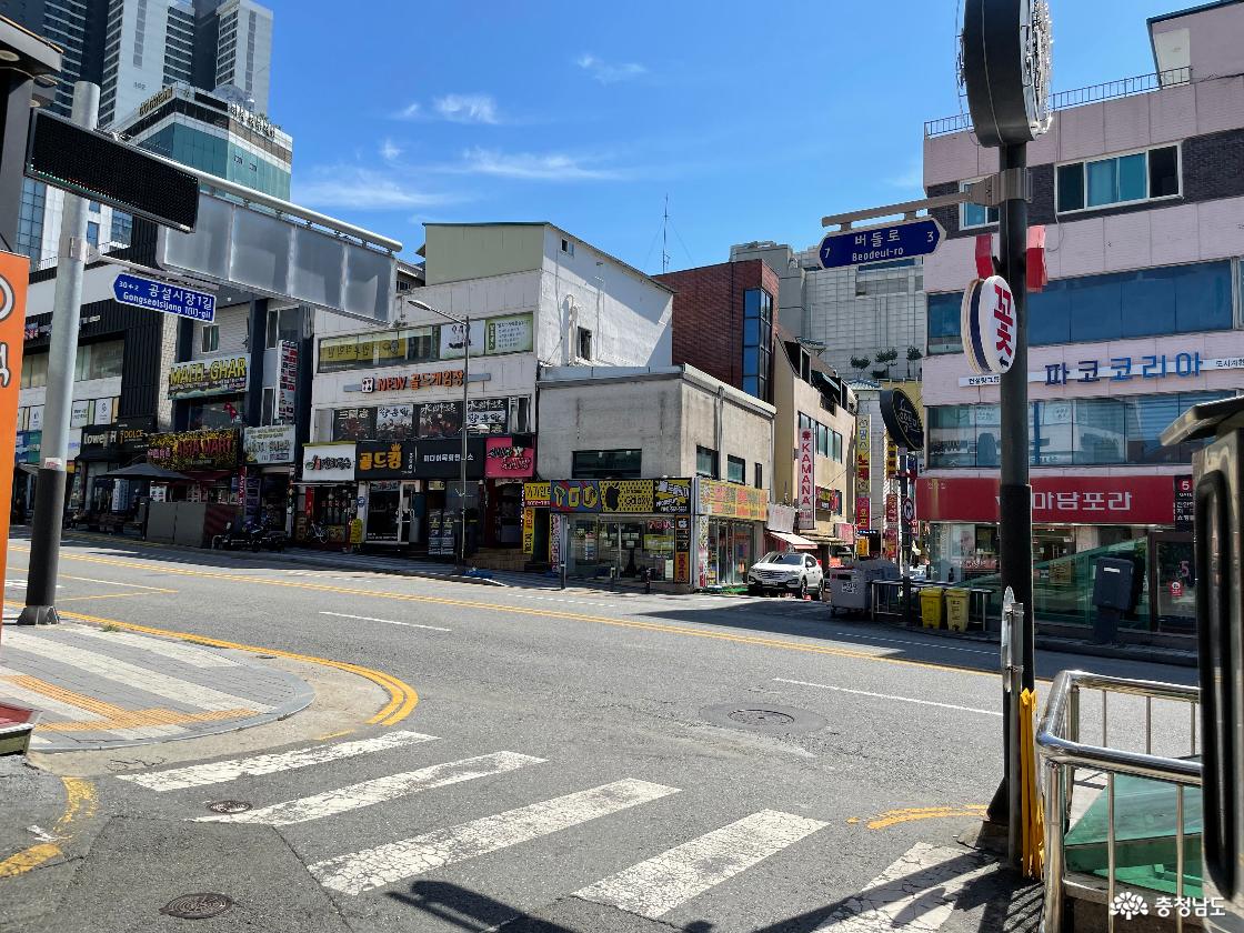 천안역전시장의 외부의 풍경을 담은 사진