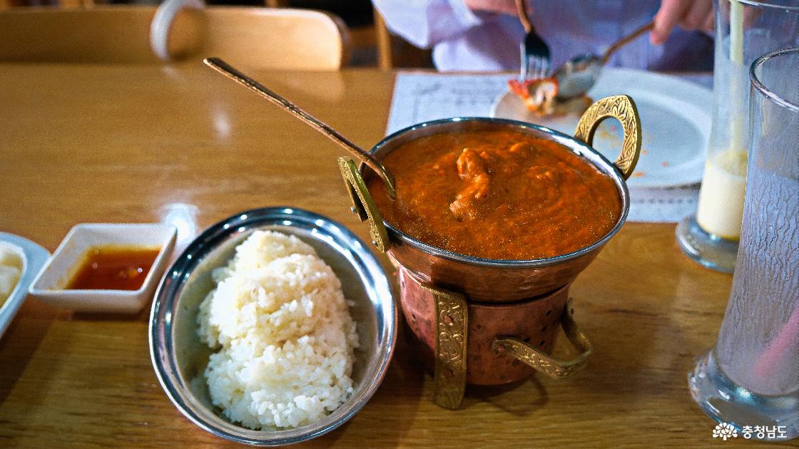 진한 커리와 함께 먹는 플레인 라이스