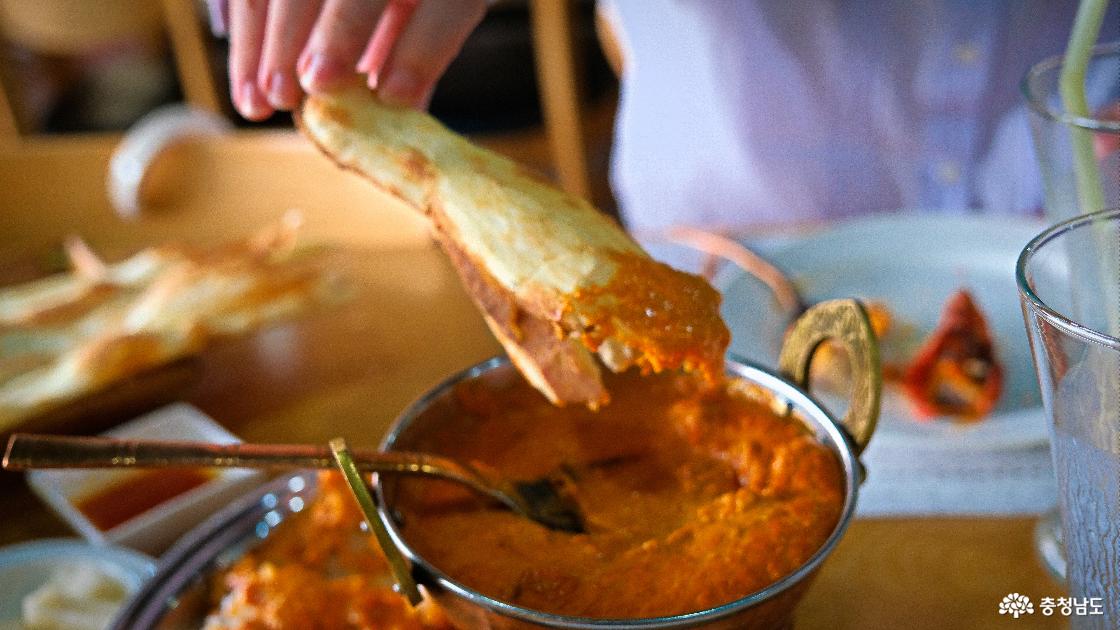 카레와 같이 먹는 '난