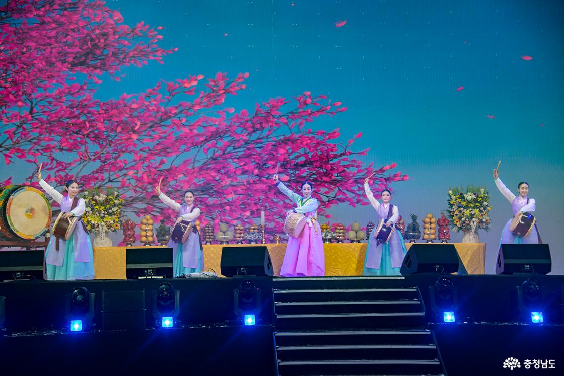 영산대제가 열리고 있는 주무대