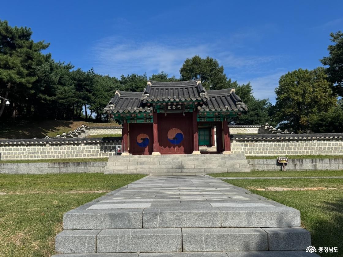 홍주의사총 사다으이 솟을대문