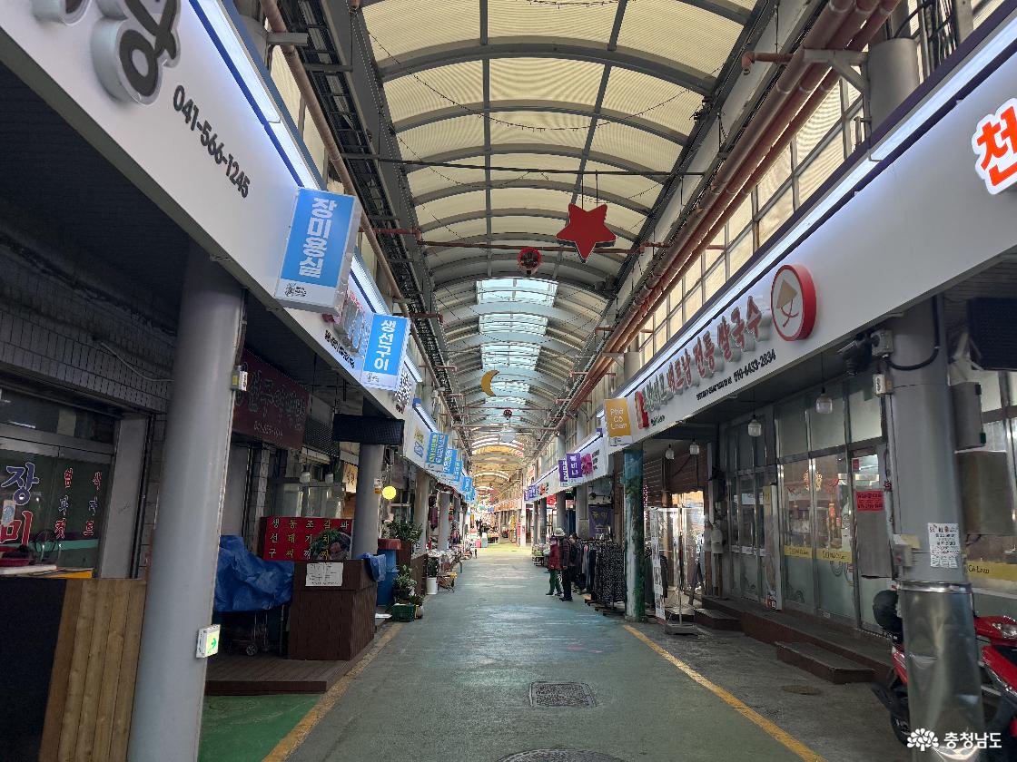 시장 경관 및 천장