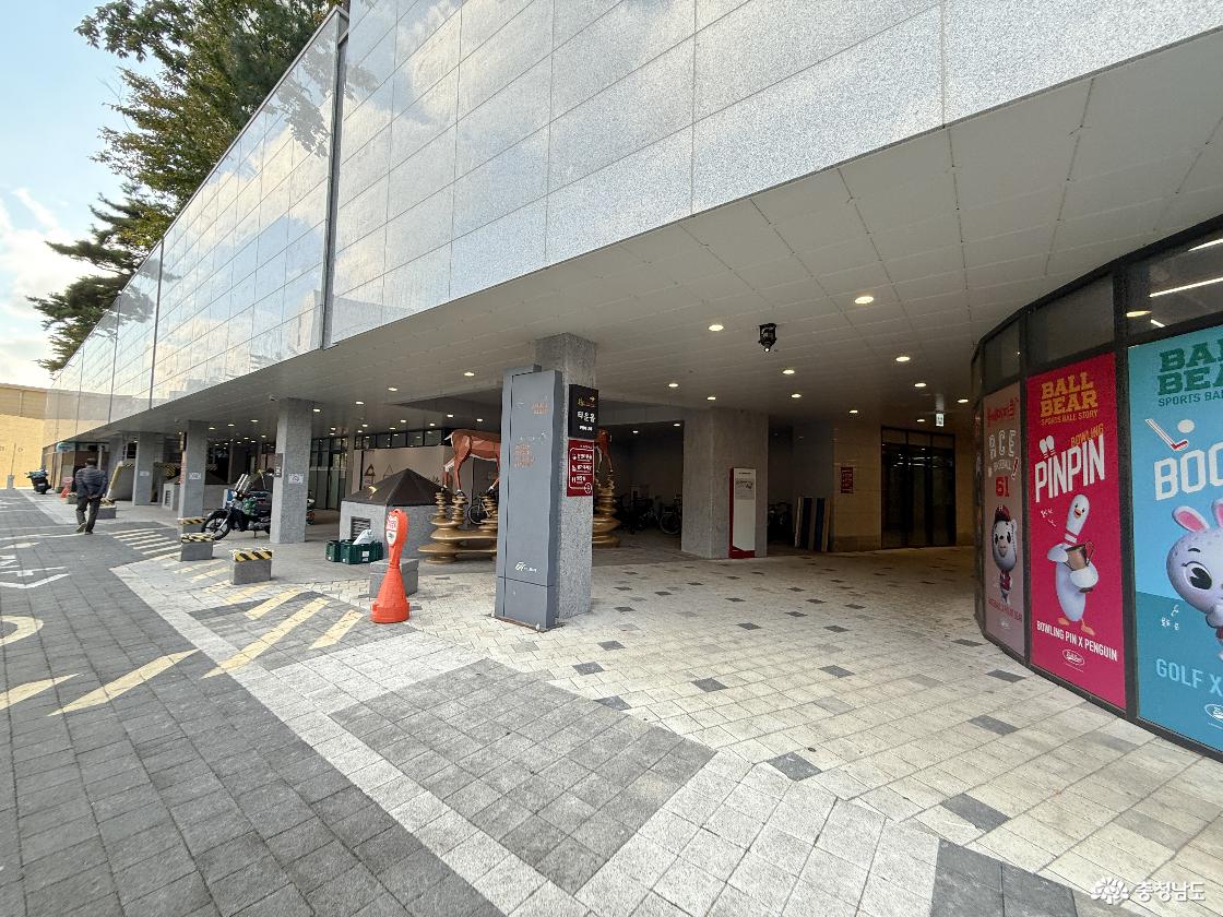 아파트 상가입구