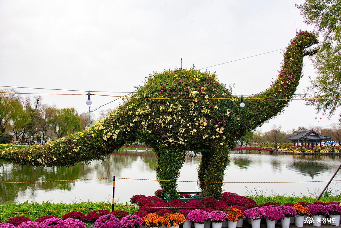 판타지존의 공룡 조형물