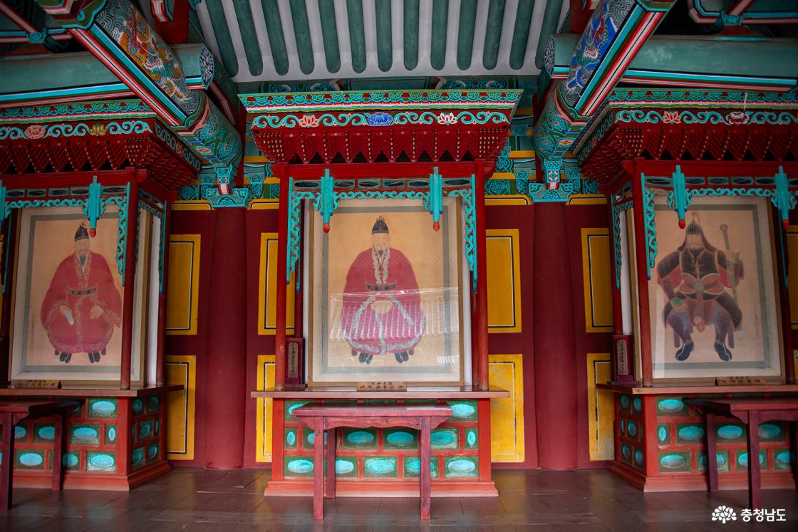 삼충사 초상화 모습