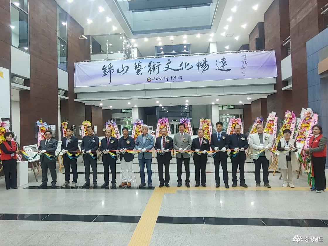 오픈식 테이프 커팅 모습