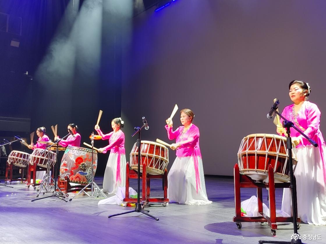 최순복 외 4인의 난타공연 모습