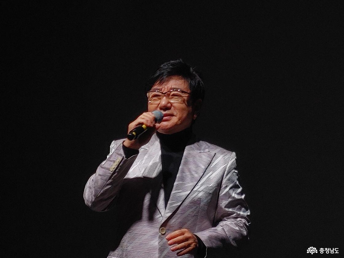 초대가수 김상배 공연 모습