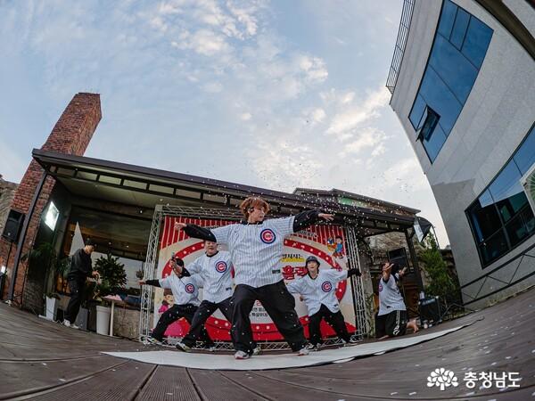 10월 22일 예비사회적기업인 '카페&lsquo;바뇨'에서 '2023 홀릭 페스티벌&rsquo;이 성황리에 개최된 모습