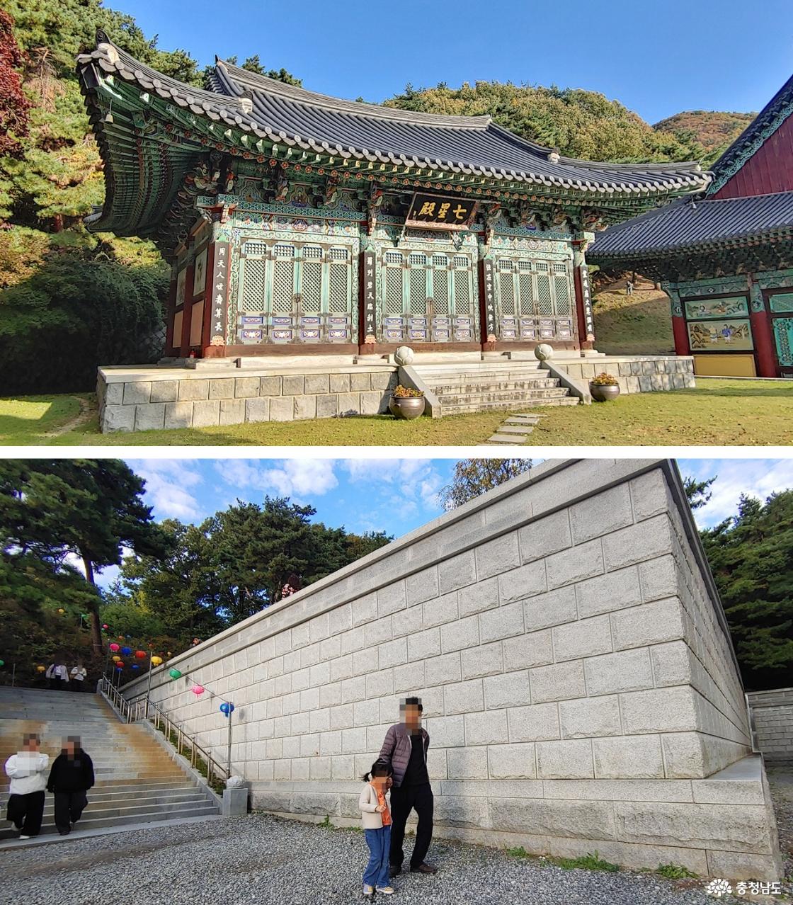 칠성전 / 칠성전에서 청동대불로 올라가는 돌계단 / 돌계단 중간 오른쪽으로 이어진 태조산 숲길 / 숲속 돌탑앞, 할아버지와 손녀의 기도