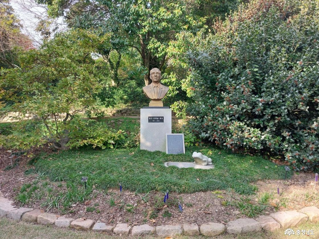 민병갈 박사 동상