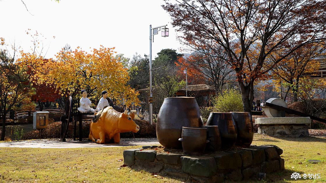 소 달구지와 항아리의 모습