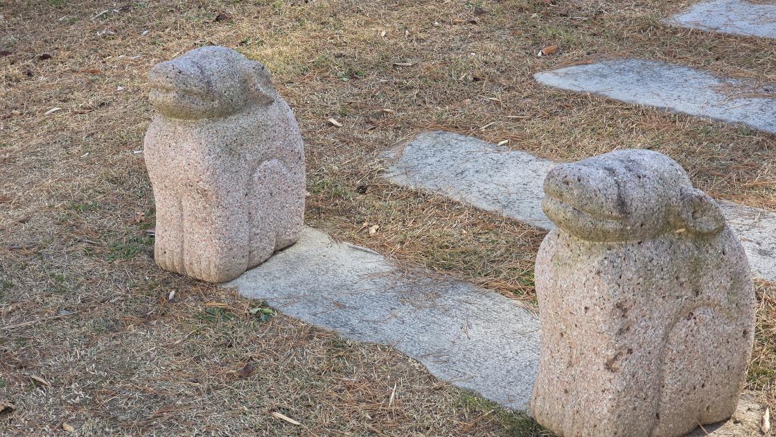 충청남도 역사박물관 앞