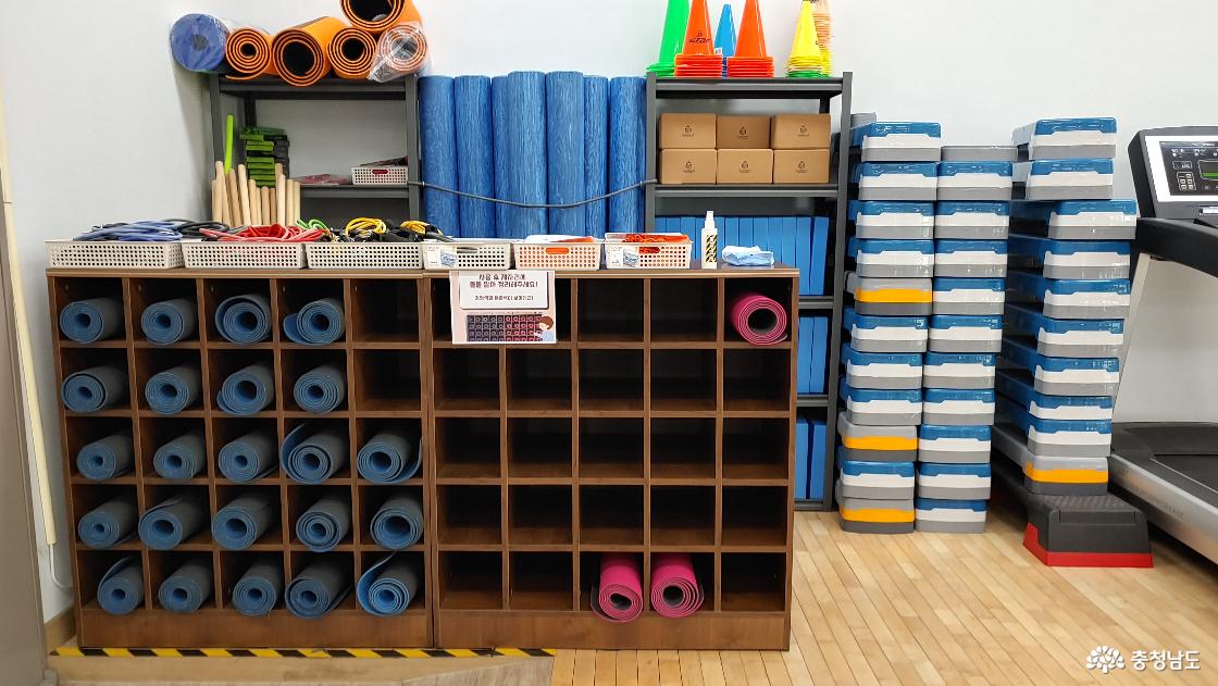 매트를 비롯한 각종 운동 도구