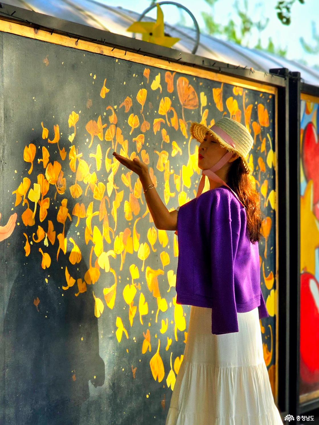 현충사곡교천은행나무길 벽화