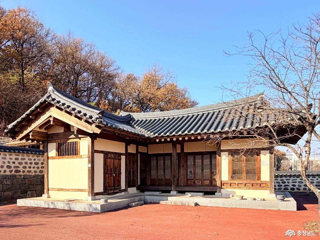 천안박물관의 건물 중 일부를 담은 사진