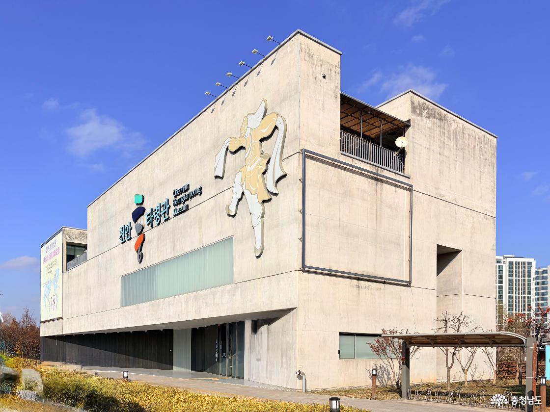 천안흥타령관의 전경을 담은 사진