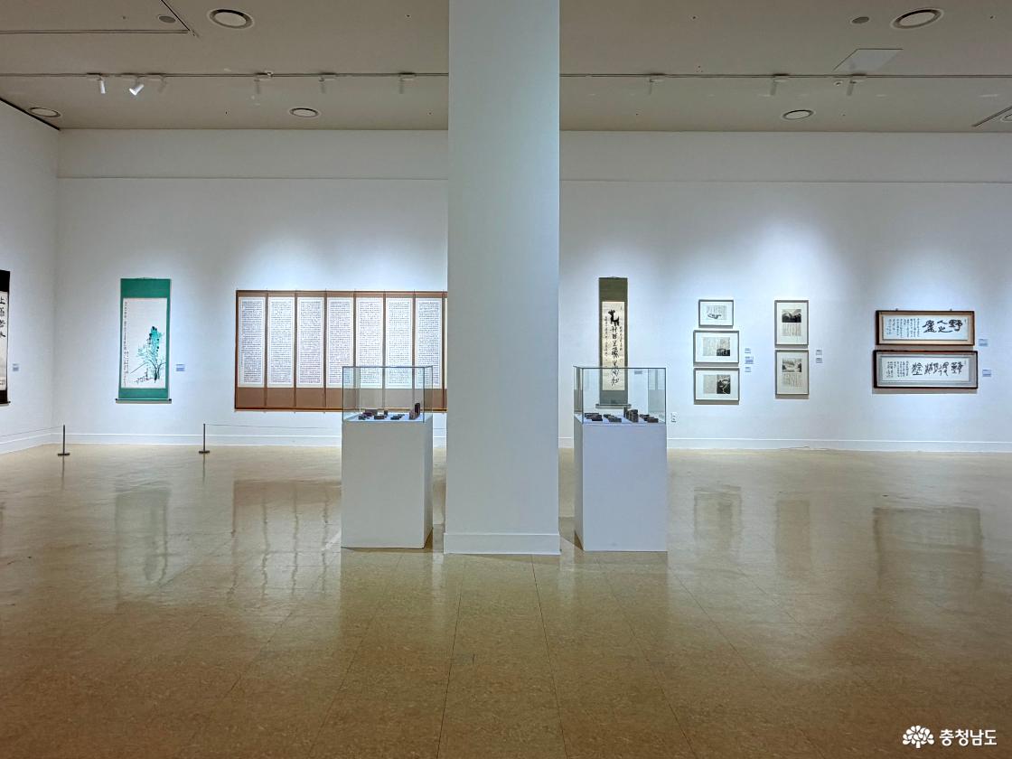 2층 전시실 내부를 담은 사진