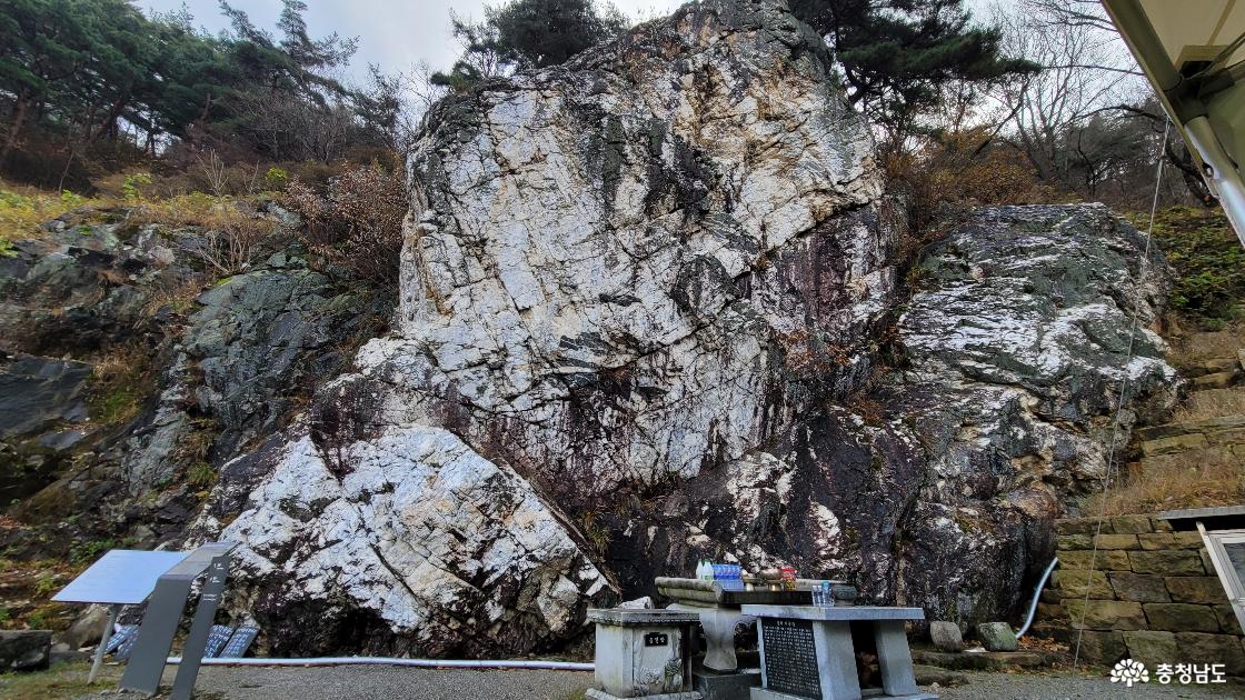 충남의 전통사찰 34. 쌀바위 전설을 담은 부여 미암사(米岩寺)