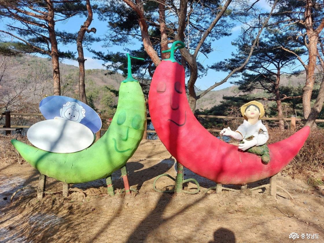 천장호 출렁다리 입구 조형물