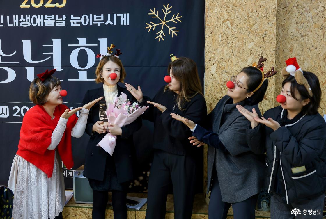 감사패를 받은 서은옥 이사님