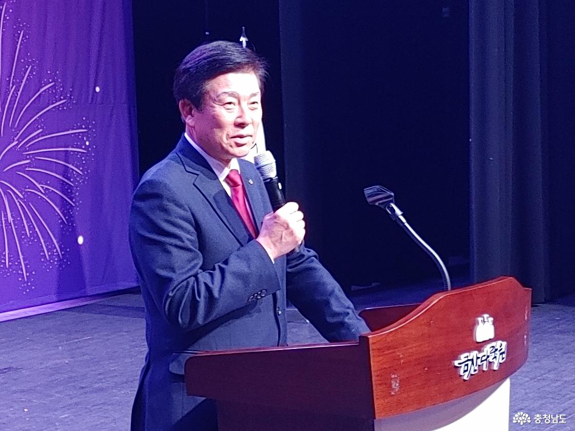 축사를 하는 박범인 금산군수 