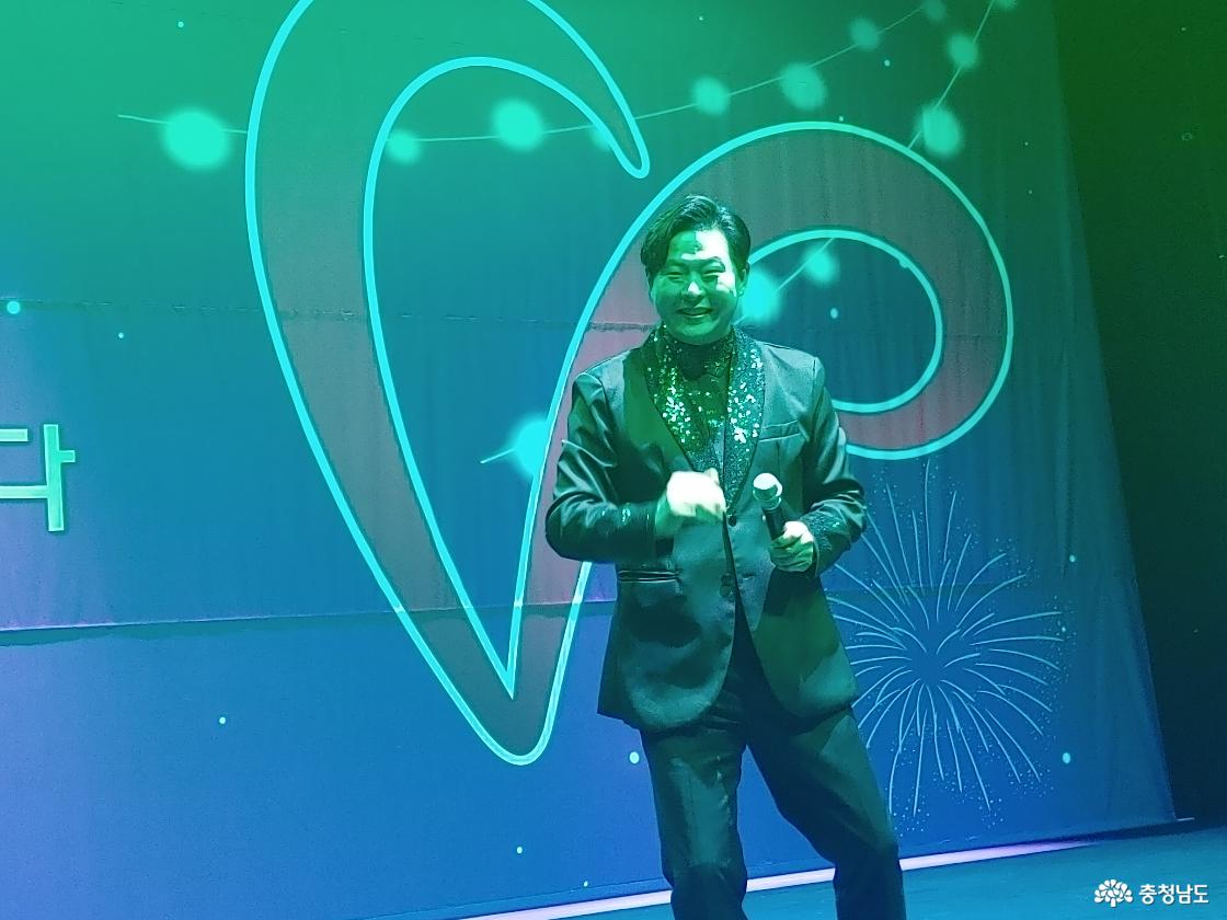 신바람 가수 김대성 공연 모습