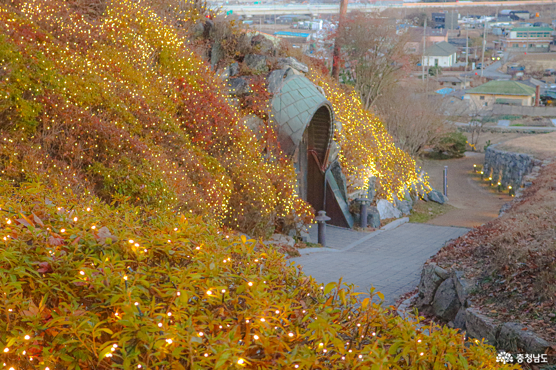 별빛이 내려 앉은 성체조배실