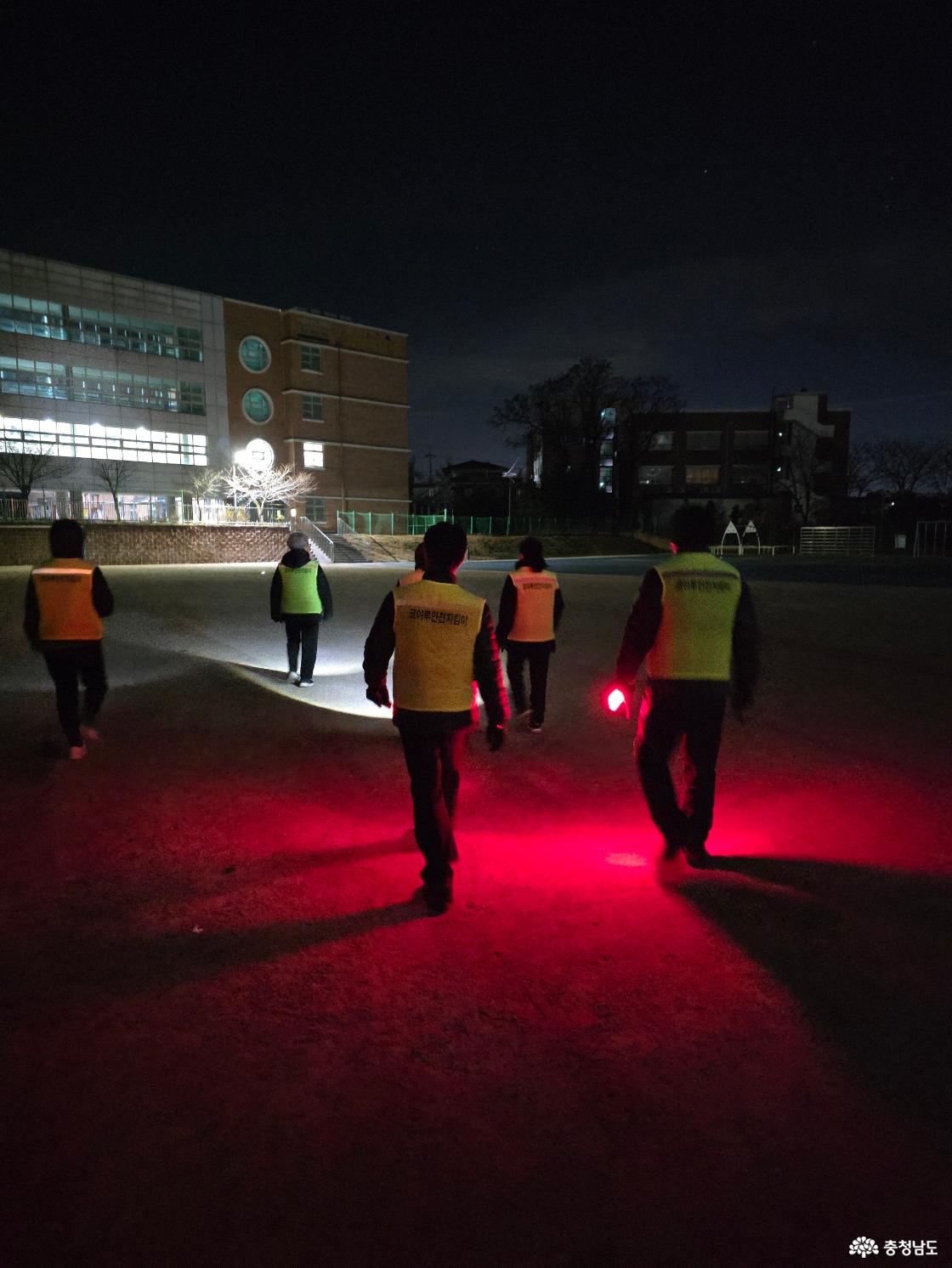 최은하 회장은 낮에는 봉사 현장에서, 밤에는 안전지킴이로 나서며 지역 주민들의 생활 안전을 지키는 활동을 꾸준히 이어가고 있다.