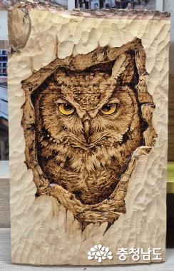 김서연 작가의 작품 '나무 안에 앉아있는 부엉이