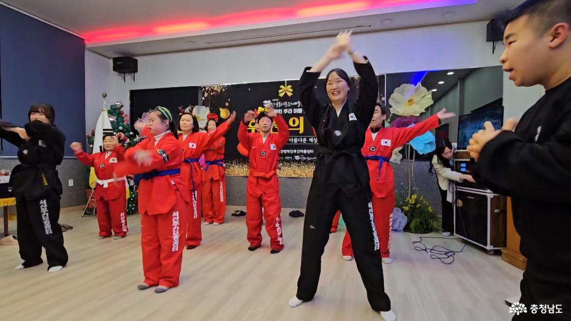 열정태권도 단원들의 무대