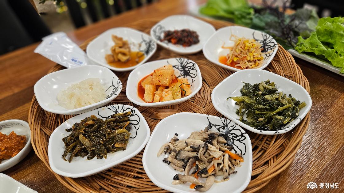 7가지 나물무침과 깍뚜기 사진임