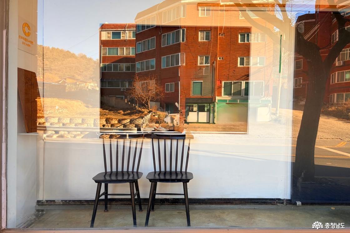 책발 허송세월의 일부를 담은 사진