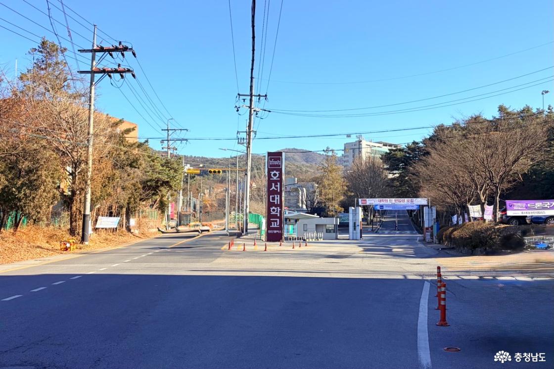 허송세월로 향하는 도보길을 담은 사진