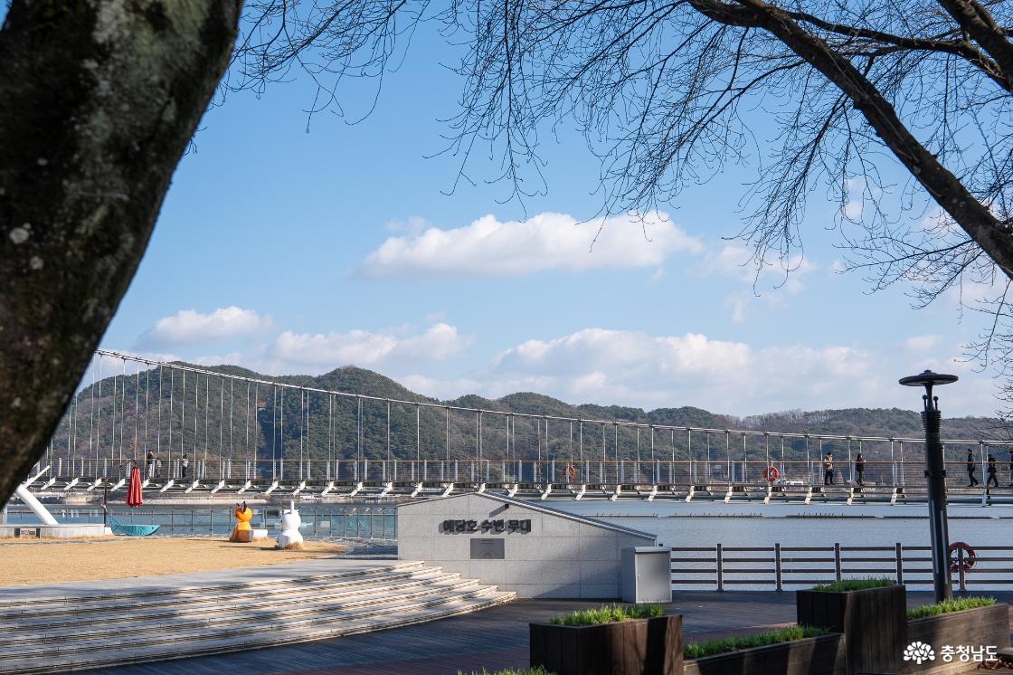 예당호 출렁다리 모습