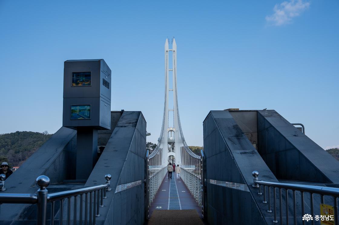 예당호 출렁다리 모습