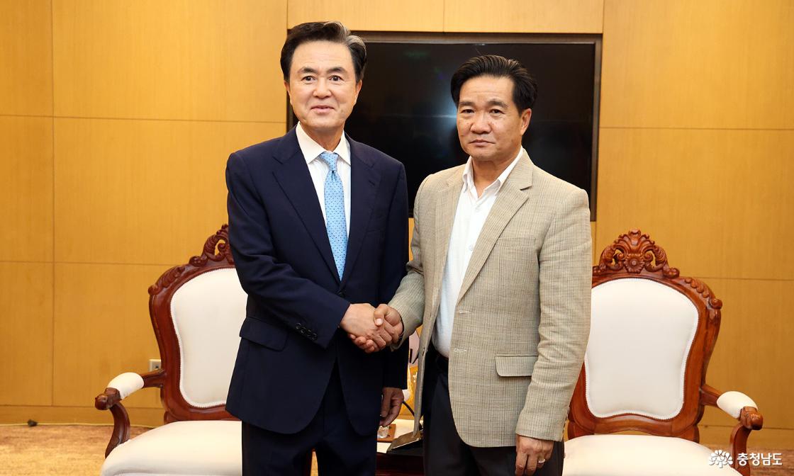 보리캄사이주지사 접견