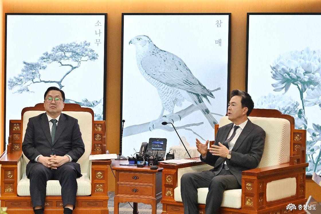  충남도청 도지사 접견실에서 회동