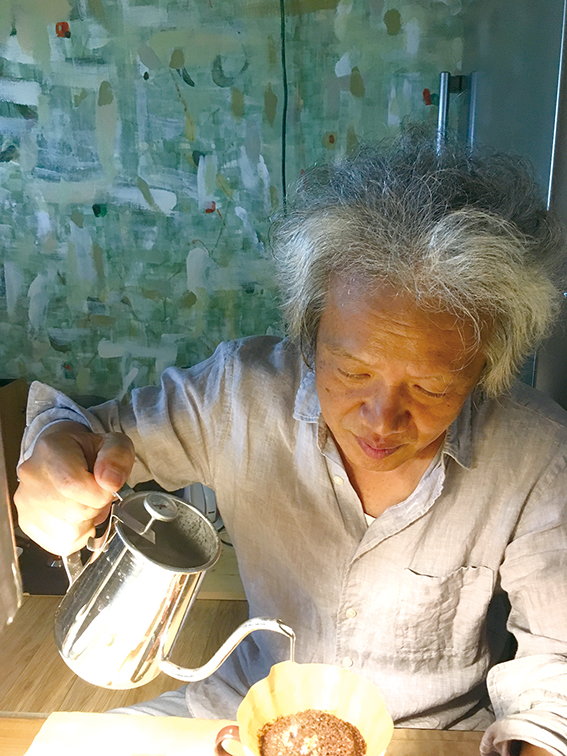 새벽에 커피 내려 마시는 즐거움