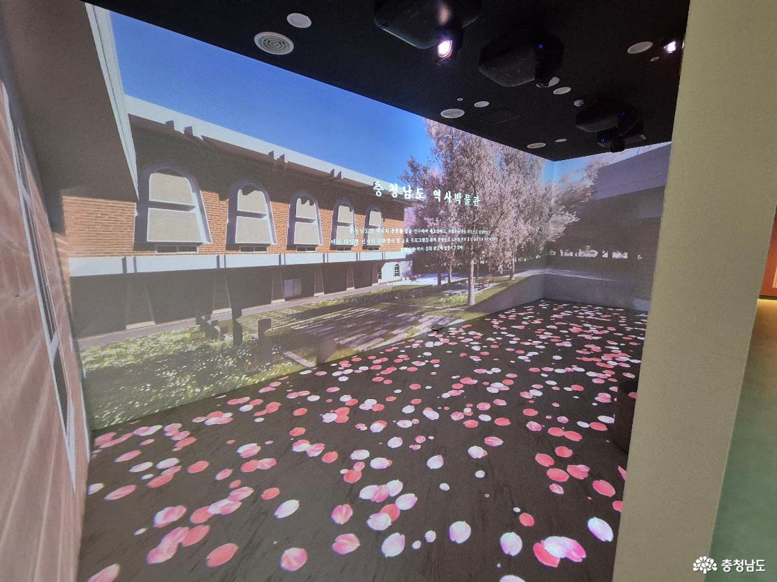 실감영상실입니다