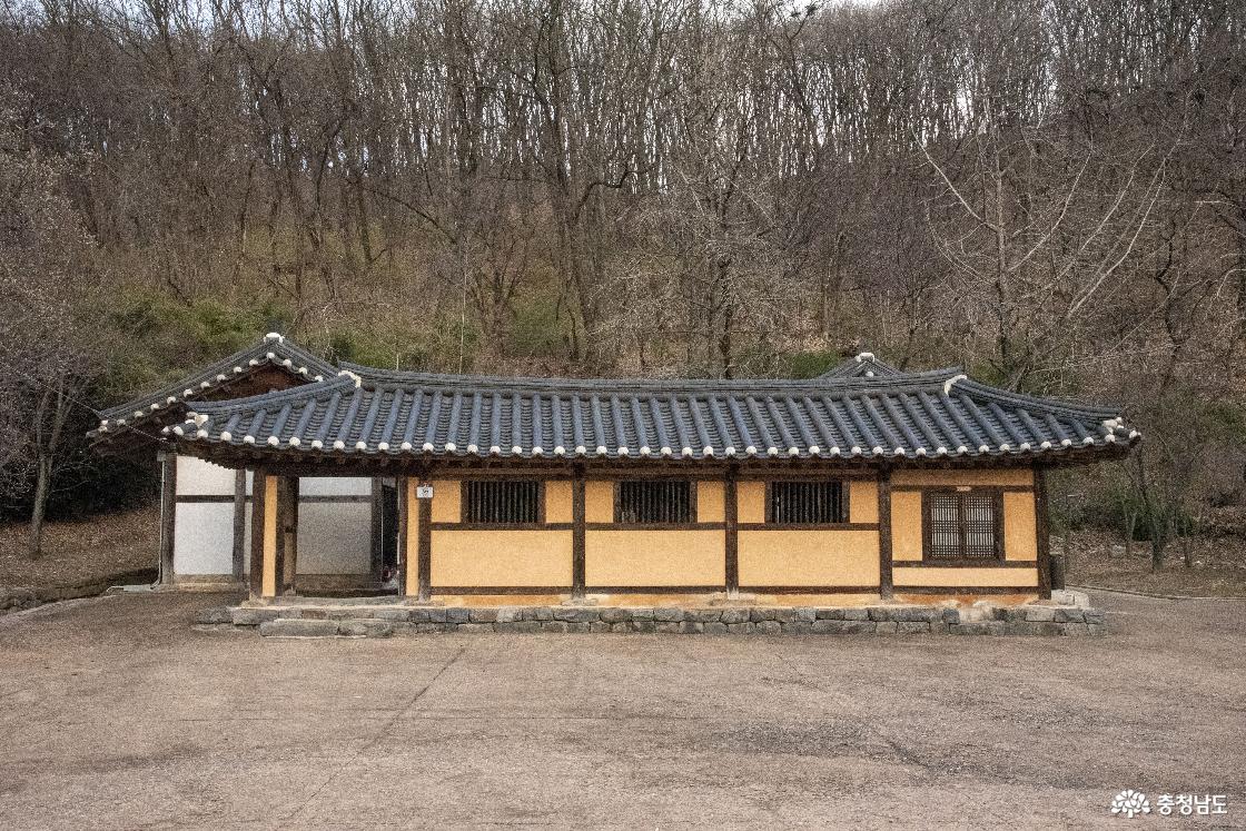 이동녕 선생 생가지 입구