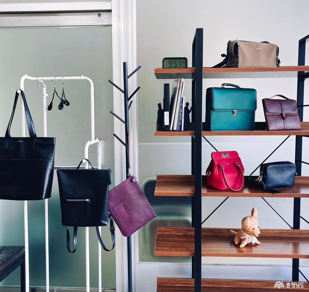 포밀리 가죽공방에서 직접 제작한 가죽 작품들